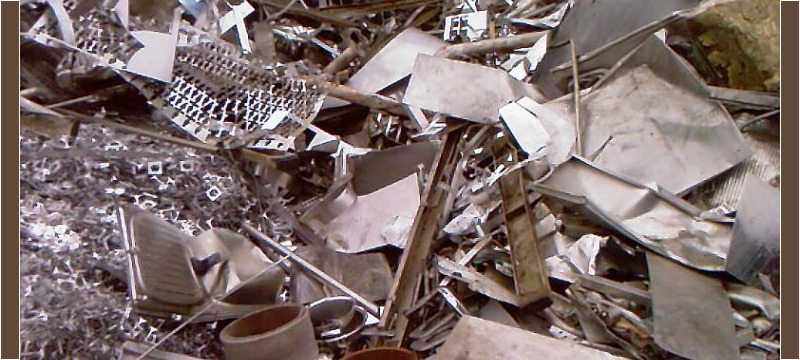 Schrott Verschiedene Schrottarten bei der Firma Hammerschmidt Robert Recycling & Entsorgung in Augsburg aus einer anderen Perspektive