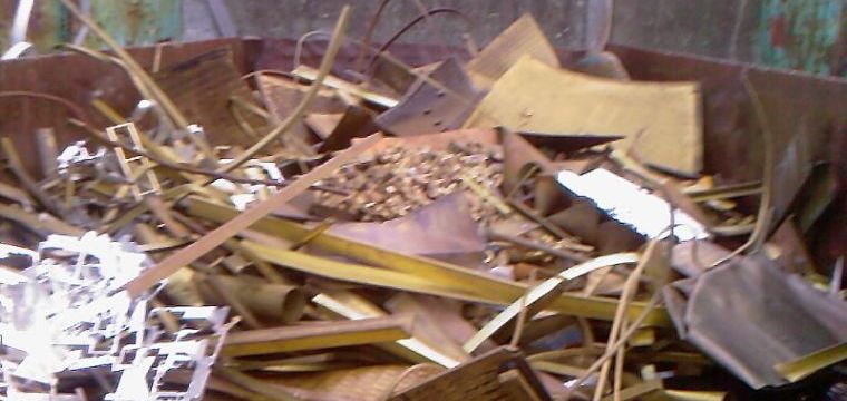 Schrott Verschiedene Schrottarten bei der Firma Hammerschmidt Robert Recycling & Entsorgung in Augsburg aus einem anderen Blickwinkel