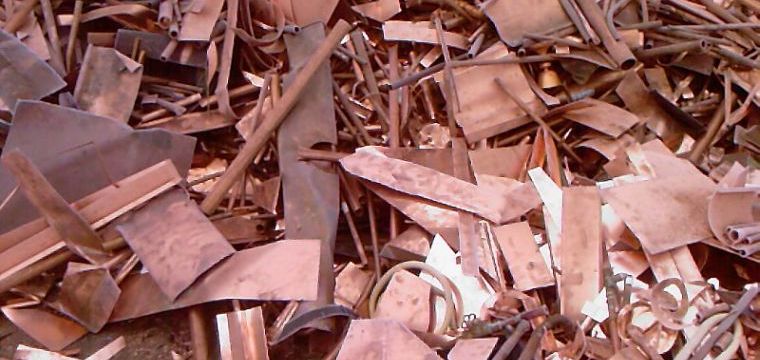 Schrott Spezieller Schrott bei der Firma Hammerschmidt Robert Recycling & Entsorgung in Augsburg aus einer anderen Perspektive