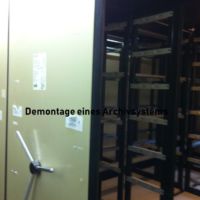 Demontage eines Archivraums durch die Firma Hammerschmidt Robert Recycling & Entsorgung aus einem anderen Blickwinkel